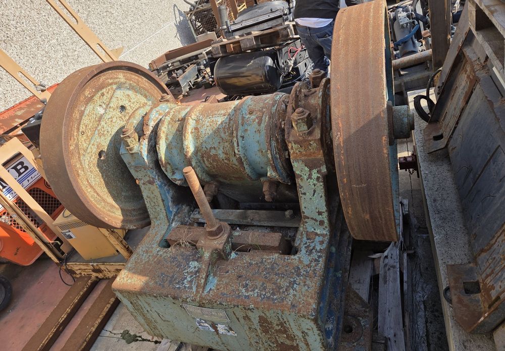 Concasor cu falci 600×250 MEM