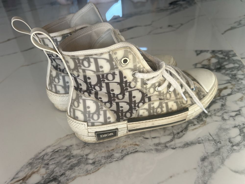 Vand dior b23 putin purtate