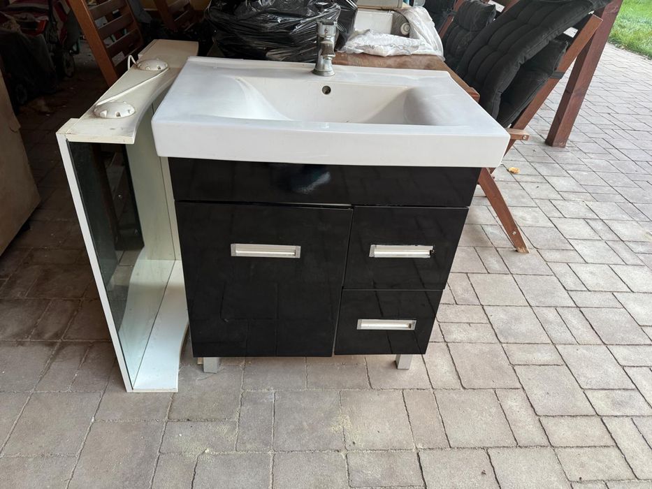 Chiuveta baie lavoar cu masca si baterie . Oglinda inclusa