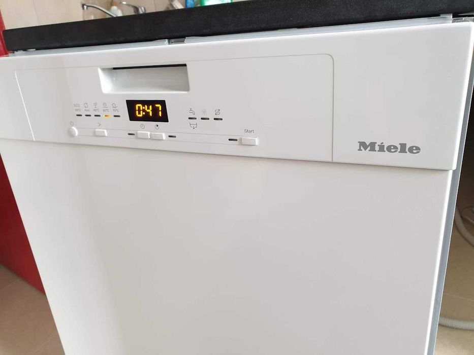 Съдомиялна Miele G5000 Active - 14 Комплекта - Частично Вграждане