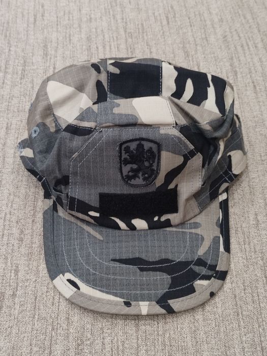 Камуфлажна шапка