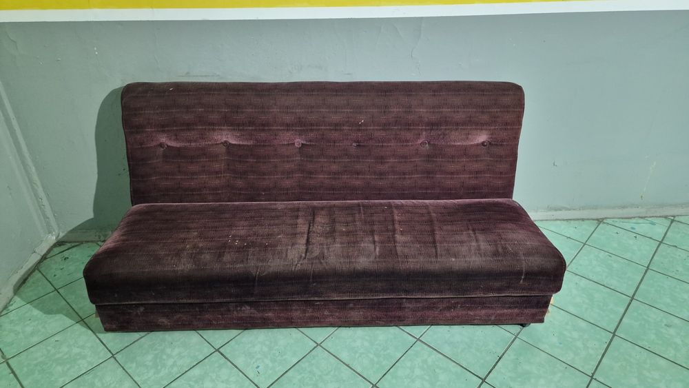 Бесплатно диван.