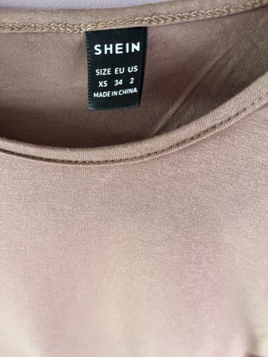 Светло кафява къса блуза с дълъг ръкав