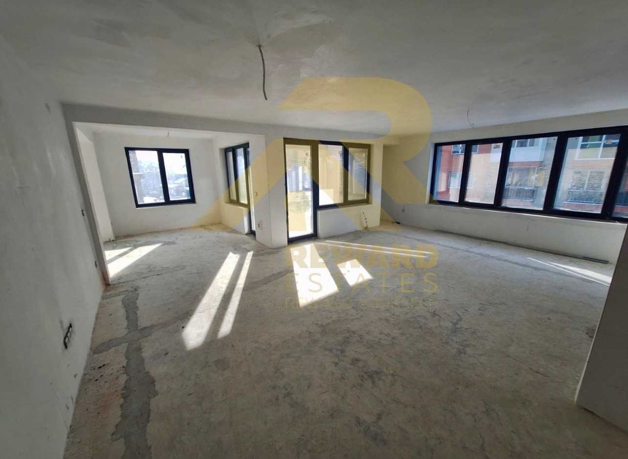 Продава се Четиристаен апартамент в София, Манастирски ливади - 171 кв.м за 1878 €/кв.м - Снимка #1