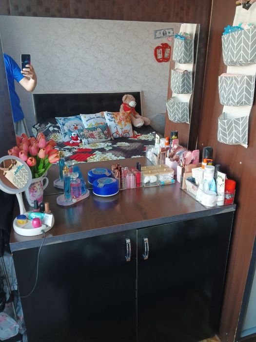 Трюмо сотилади ойнали