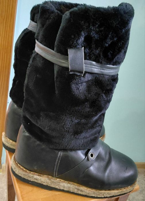 Продам унты б/у на цигейке,прошитые,состояние отличное,носили пару раз