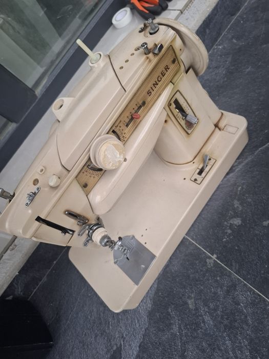 Masina de cusut Singer electrică