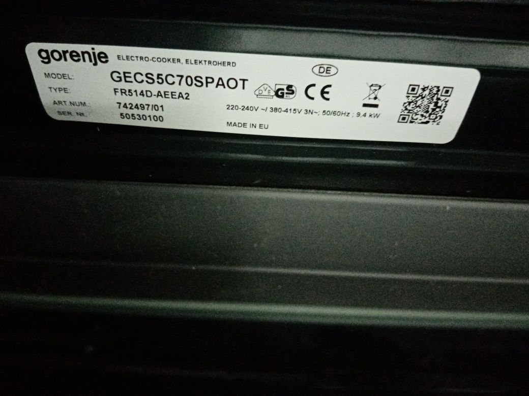 Cuptor electric Gorenje cu plita vitroceramica