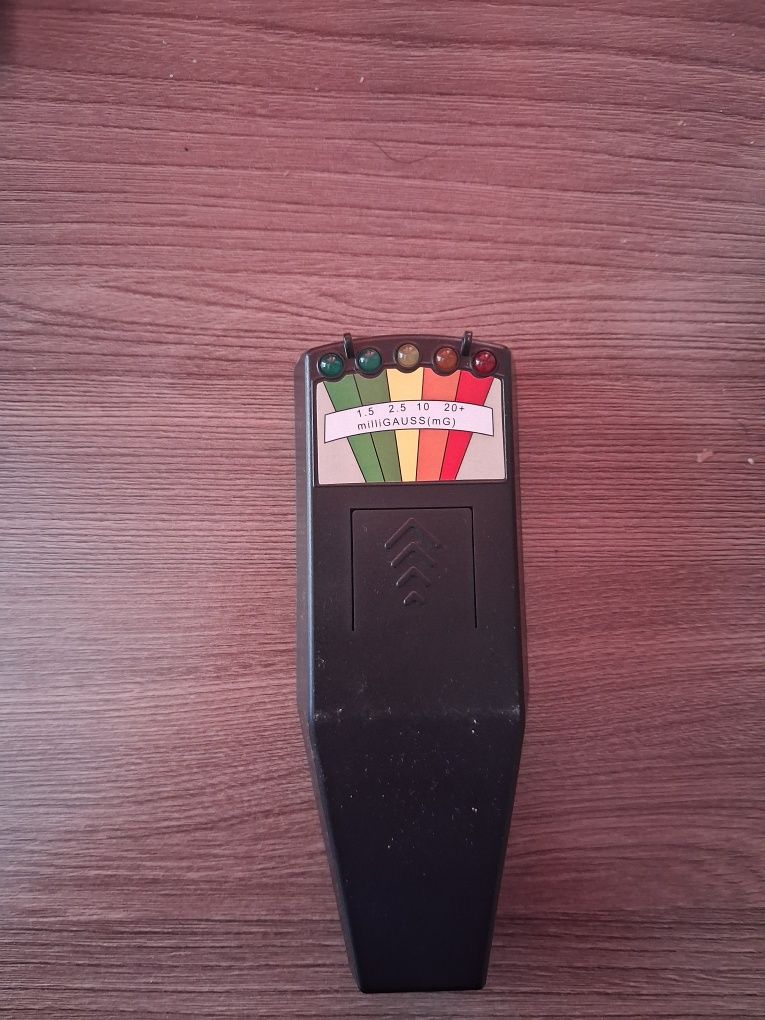 Британский EMF Reader