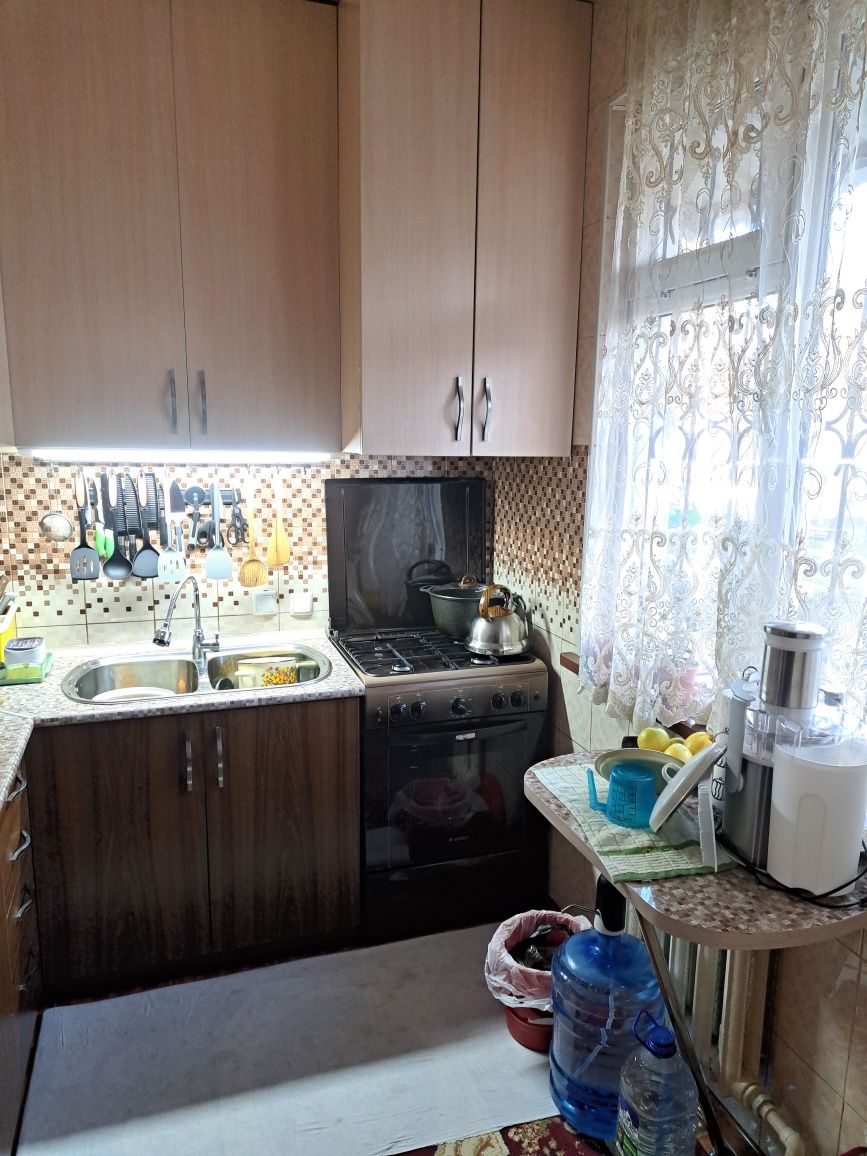 Продам 2-х комнатную квартиру комнаты смежные.