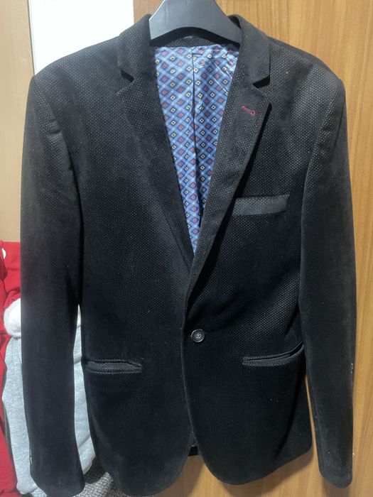 Sacou, pantaloni su vesta 50 lei bucata