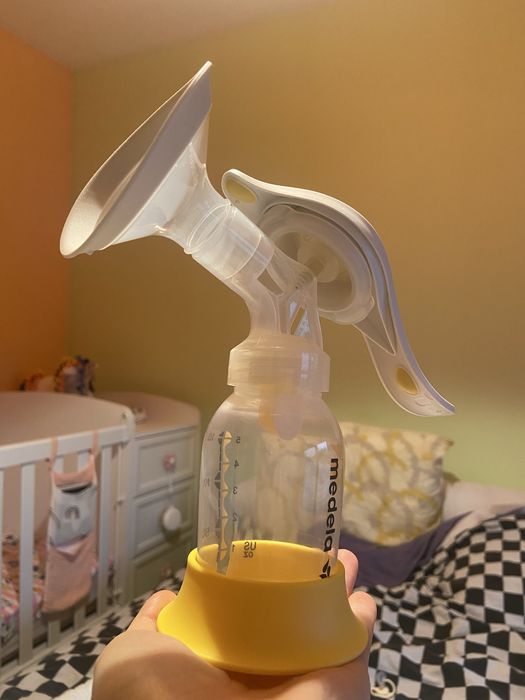 Ръчна помпа за кърма Medela + ПОДАРЪК