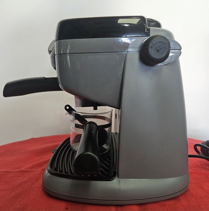 Aparat de cafea espressor  De Longhi MC 8