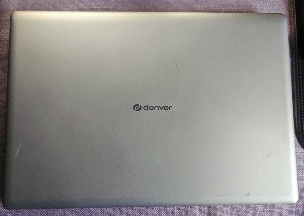Laptop Denver NID-11125DE, cu probleme