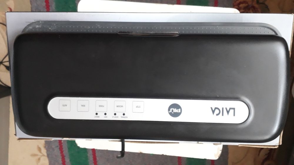 Dispozitiv de ambalat alimente în vid