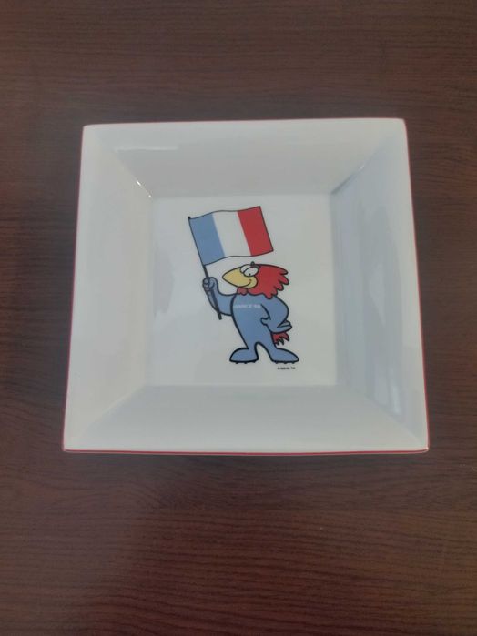 Продавам пепелник/поднос/чиния France World Cup 98-порцелан