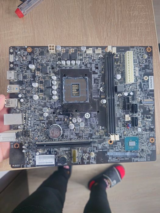 Vând 2 Placi GTX1050TI, o placa de baza și o sursa de 650