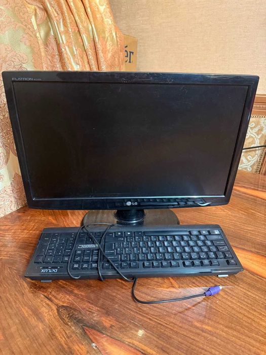 Монитор  LG + клавиатура