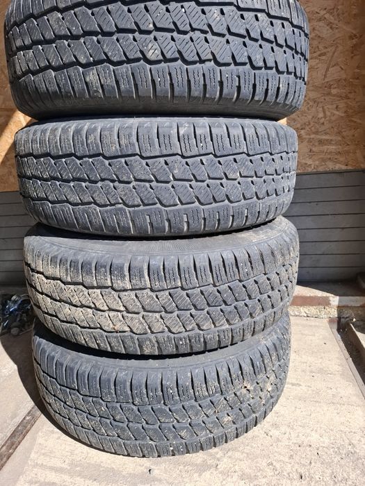 Anvelope C 215 75 R15 cu jante tabla