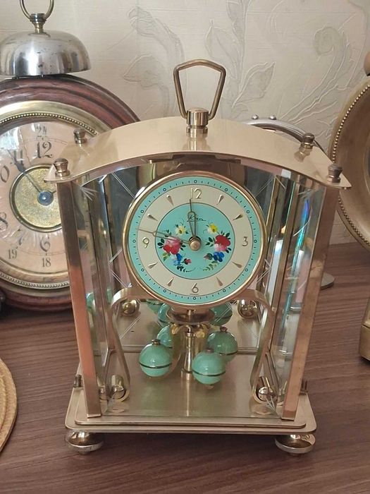 Продавам 400 дневен немски механичен часовник Kern