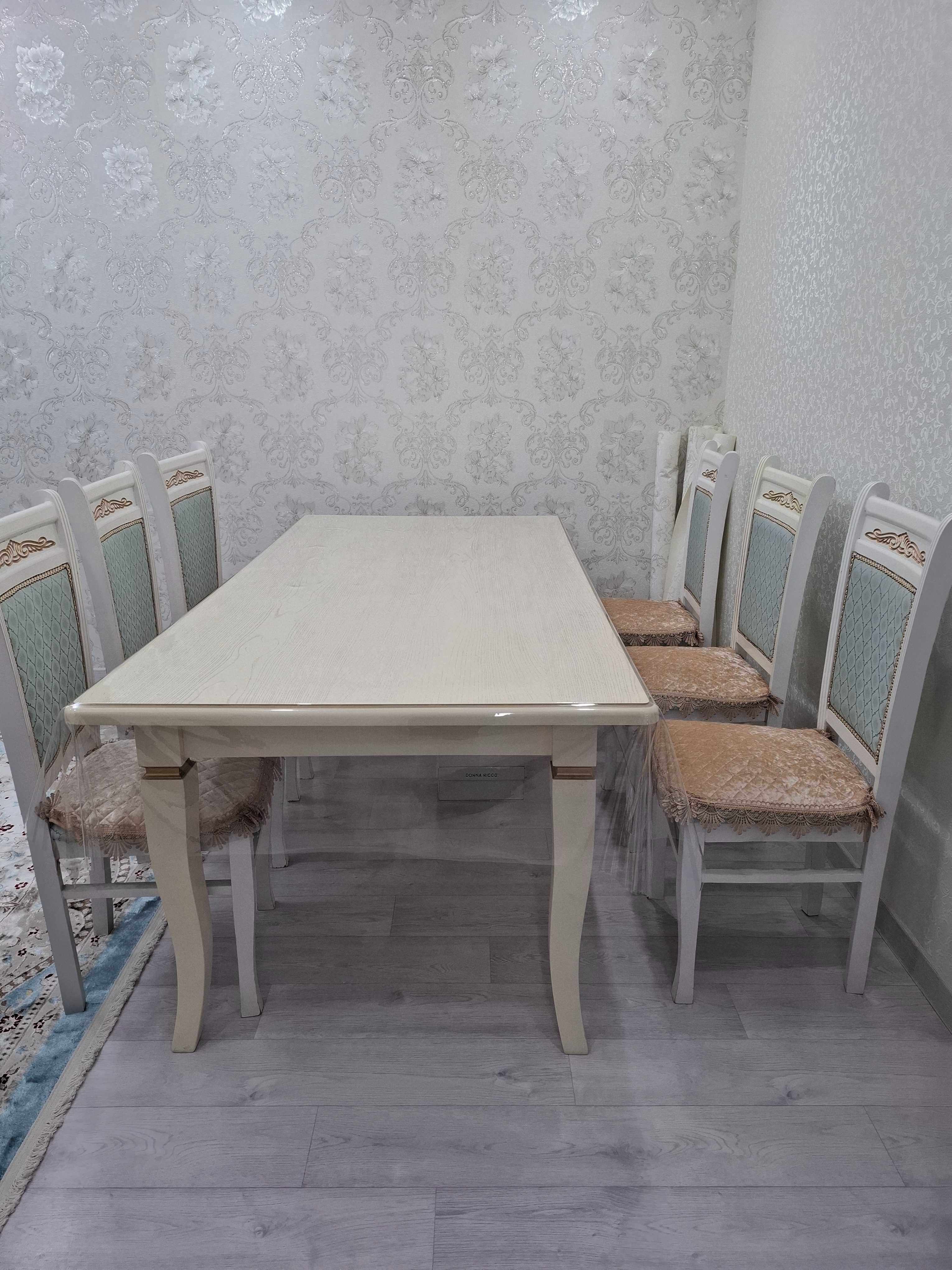 Стол и стулья продам