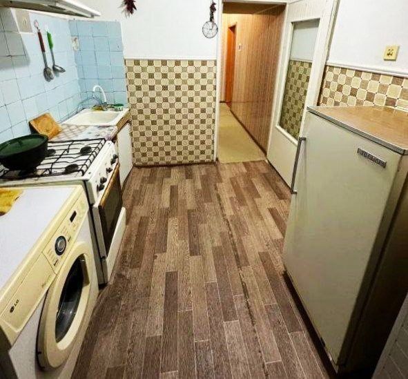 Продам 2ком кв 2мик Гульнора 4этаж