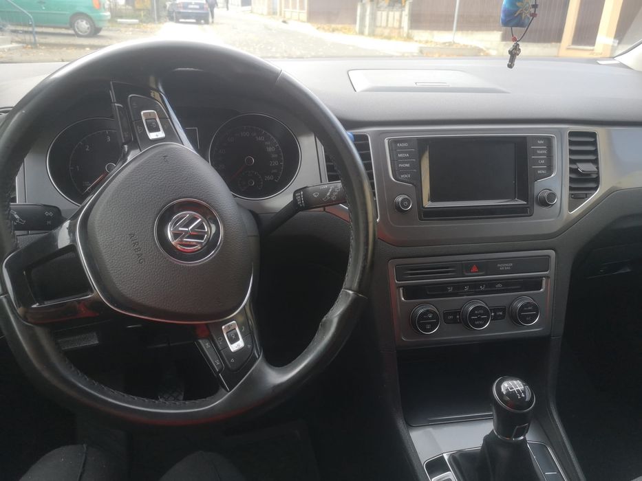 Vând  Volskwagen golf sportvan!