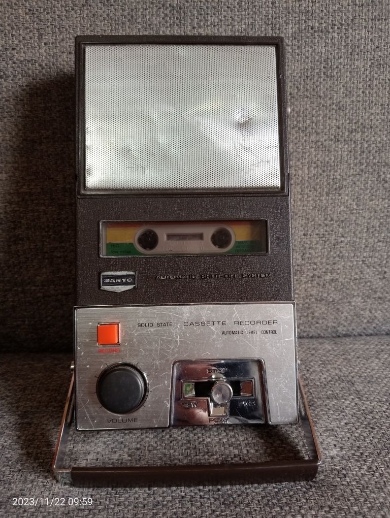 Sanyo M-1300 cassette recorder vintage