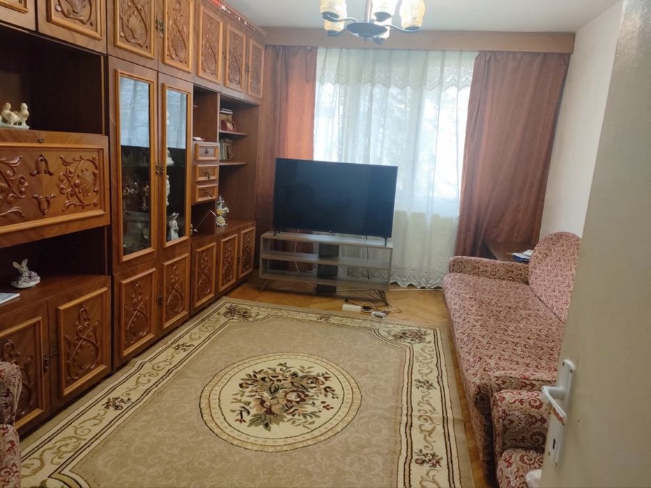 Vand apartament 3 camere decomandat zona General Christian Tell