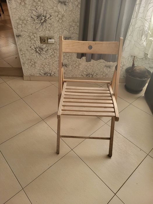 Vand 2 scaune,rabatabile,45 lei