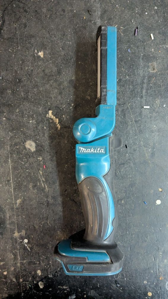 Винтоверт, гайковерт и фенер  Makita