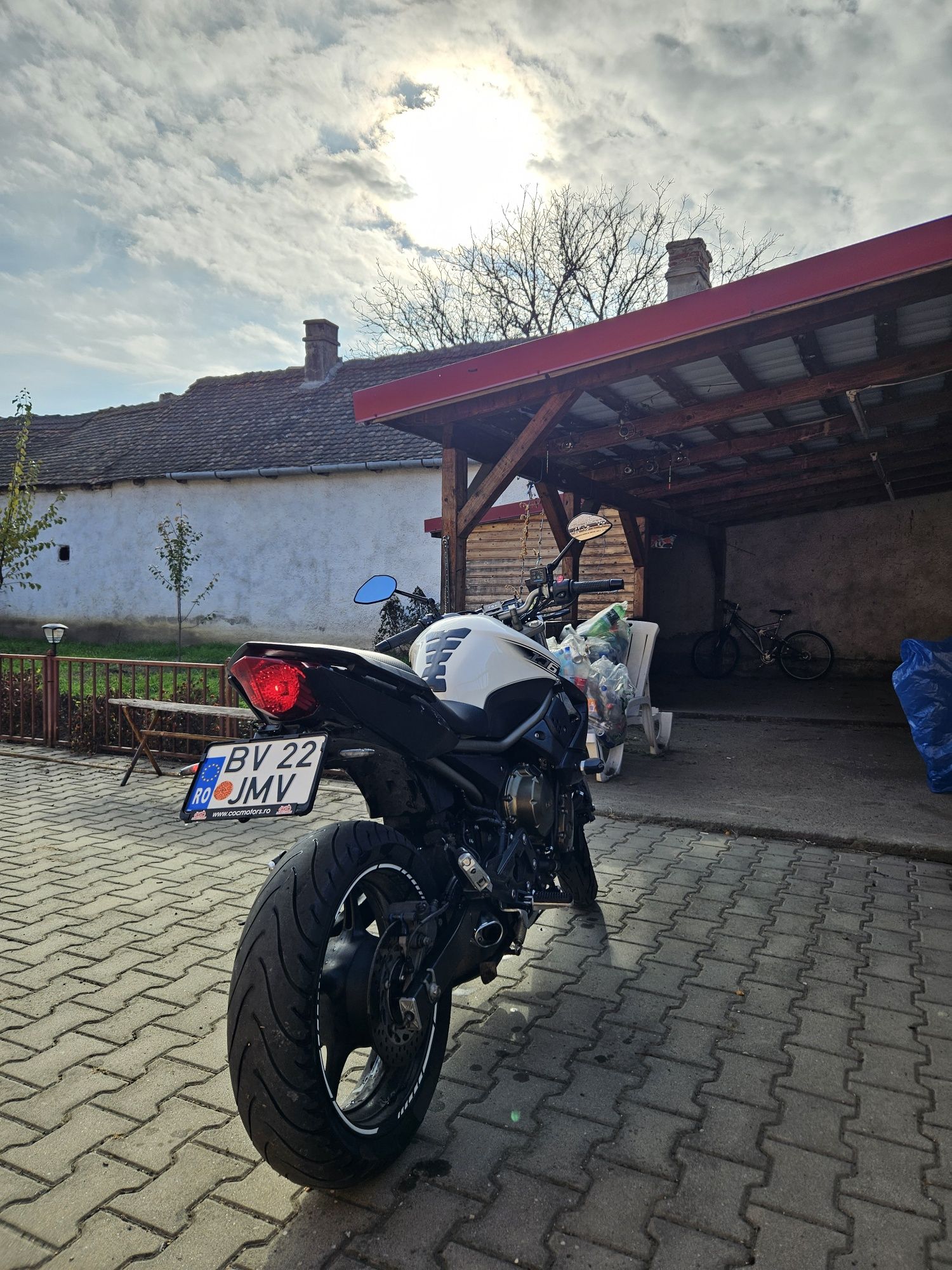 Se vinde Yamaha XJ6 N Limitată A2 35 kw