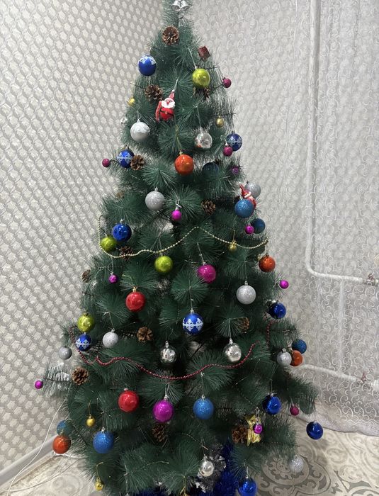 Елка с игрушками