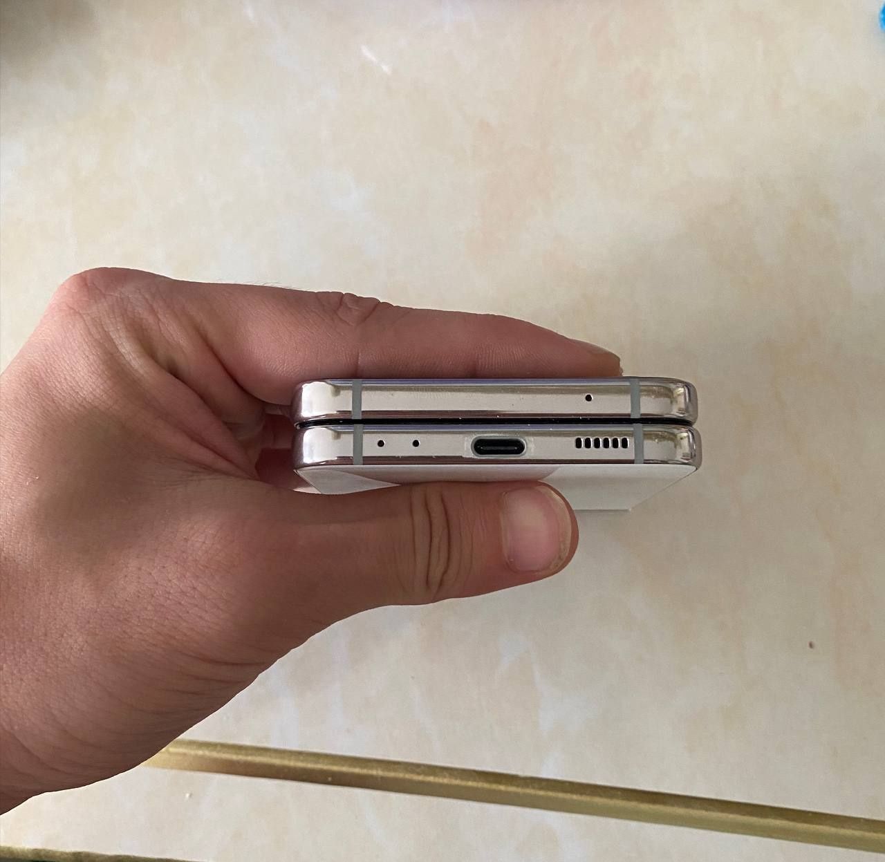 Samsung z flip 4 256gb sotiladi srochniy