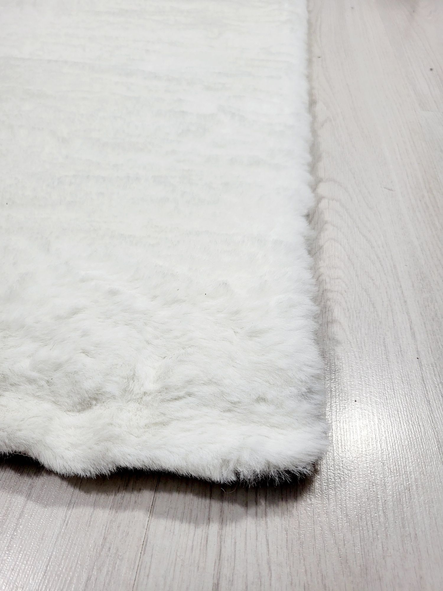 Меховой коврик  (зайчик)80×150   белый