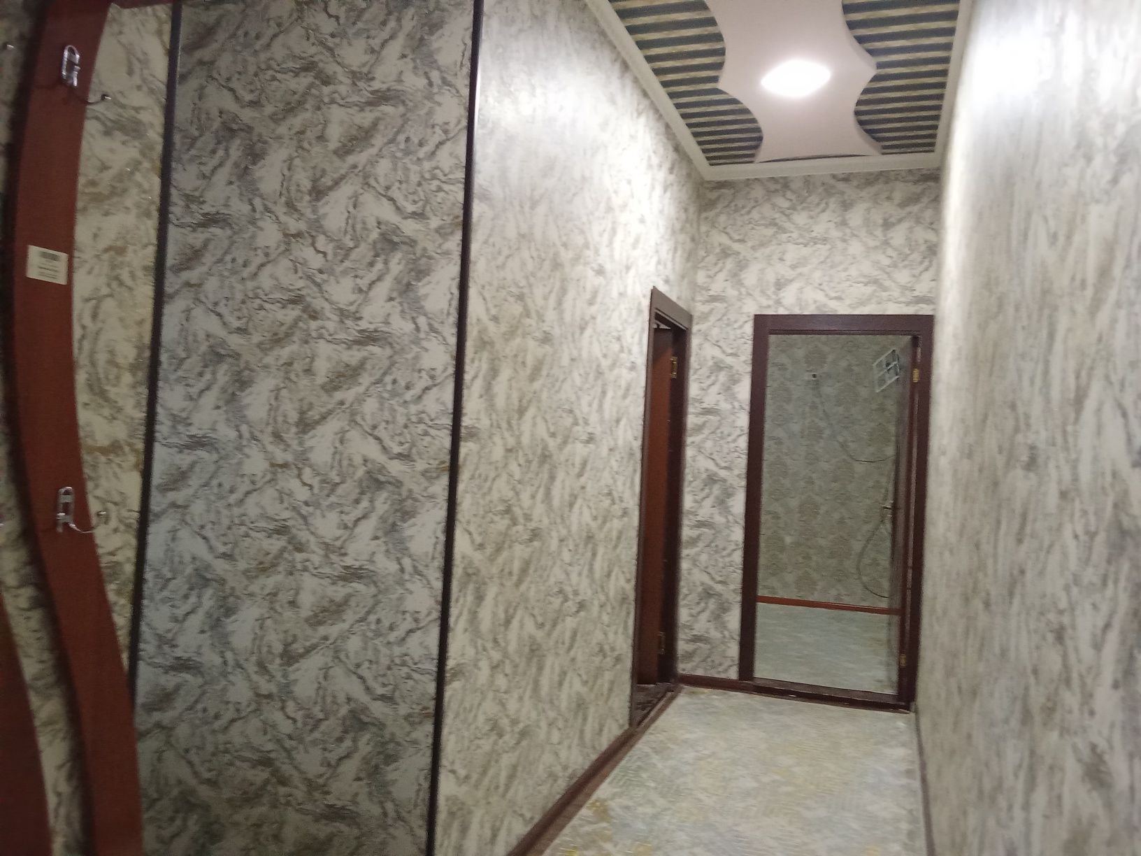 Uy ijaraga beriladi . Narxi 300 dollor.Manzil Sogdiananing orqasi