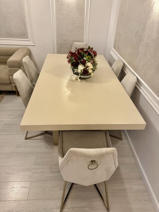 Masa dining cu scaune