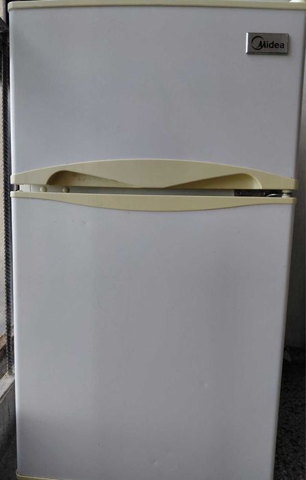 Хладилник с фризер