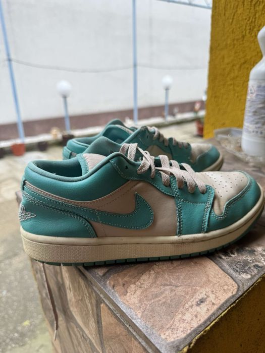 Vand Air Jordan Low Sanddrift , marimea 39, folositi de cateva ori .