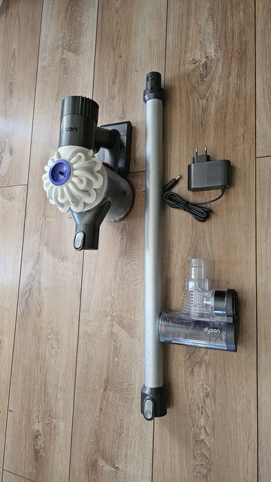 Aspirator portabil dyson.