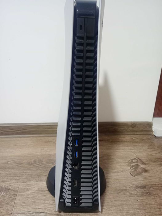 PS5 cu un controler 4 jocuri și toate accesoriile