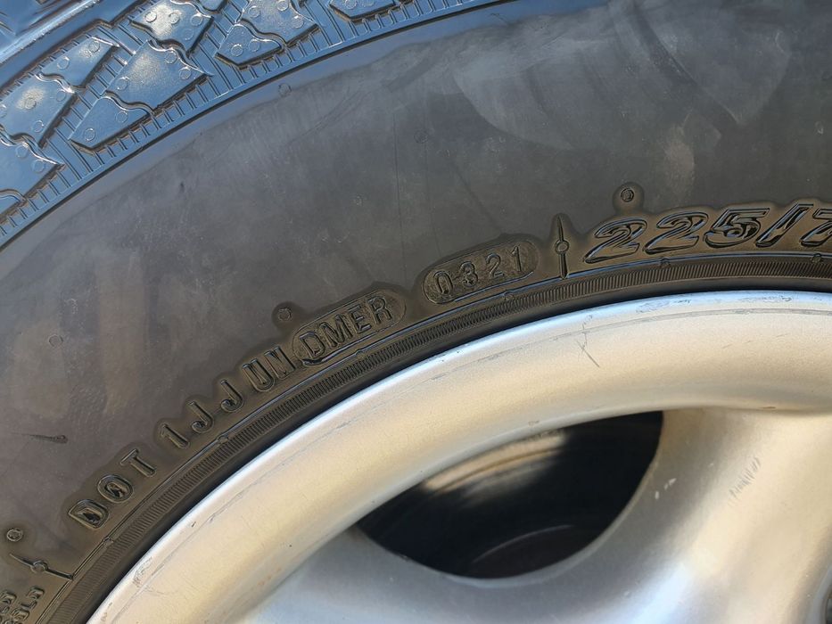 225/70 R 15 гуми с джанти