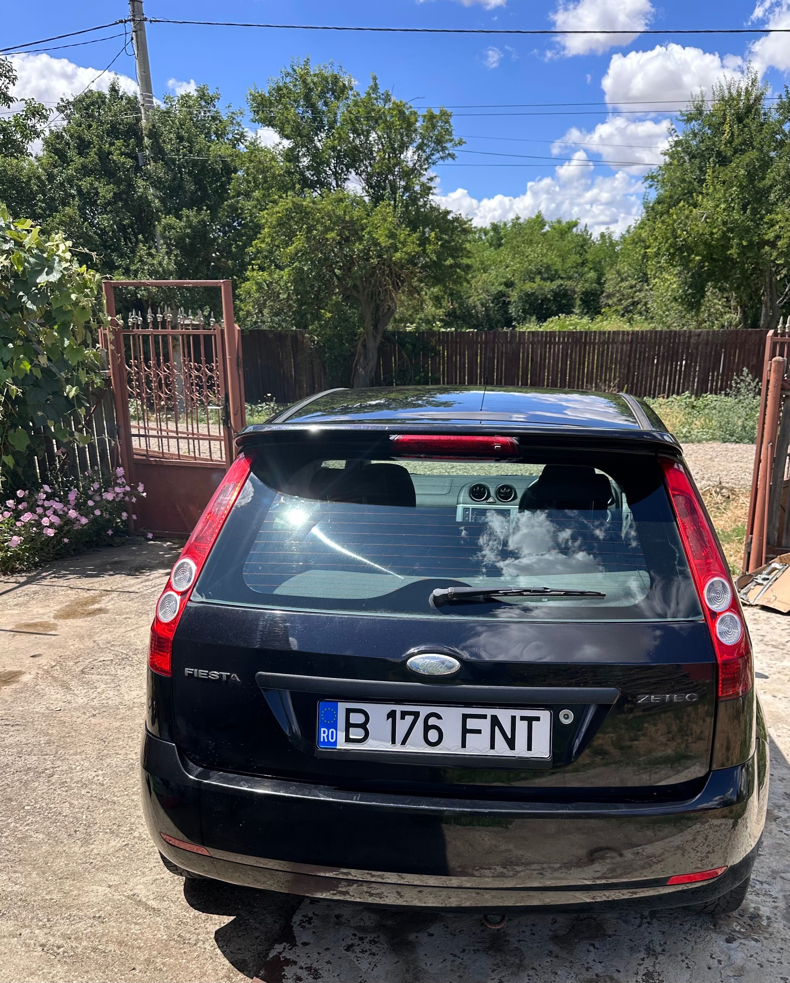Vând ford fiesta,volan dreapta,înscrisă în Ro