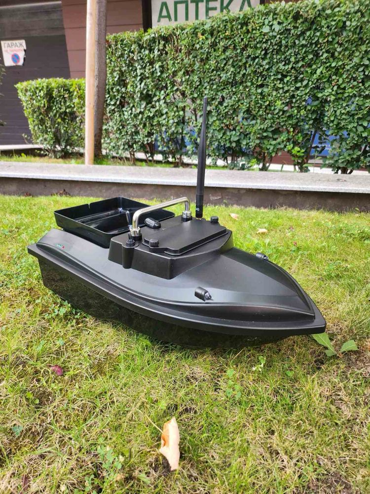 Лодка за захранка V080