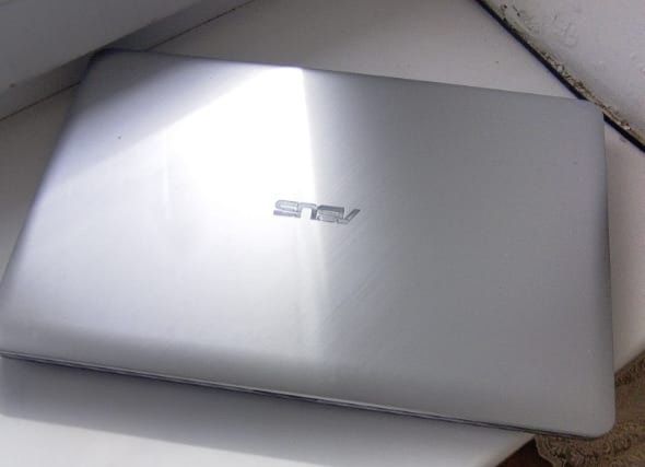 Ноутбук ASUS Core i3