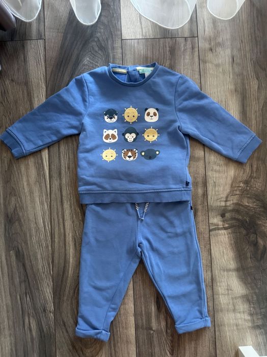 Син сет на марката Окайди. Спортно долнище + суитшърт. Размер 12-18 м.