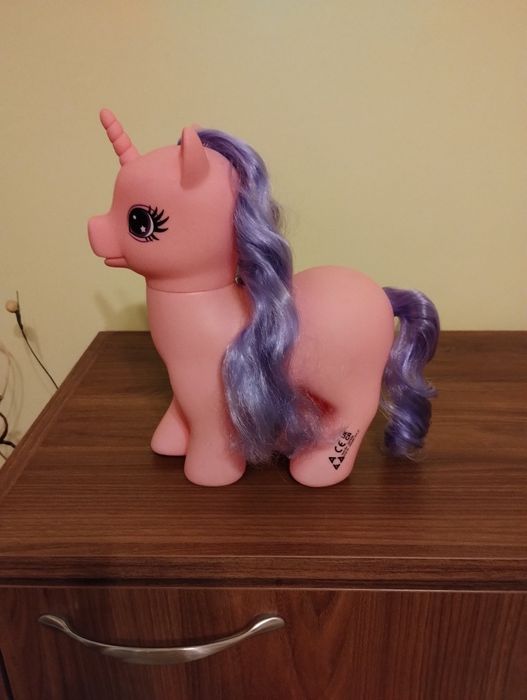 Продавам  различни кукли,чантички за момиче,еднорози и плодове зеленчу