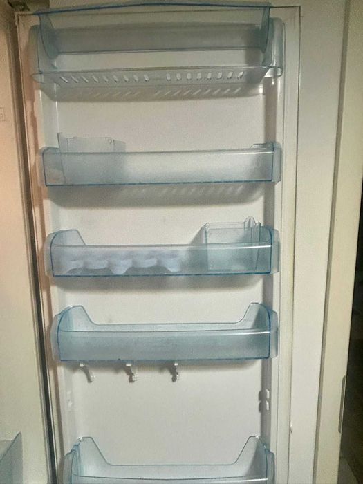 Frigider Arctic K386B – în stare bună, funcționează foarte bine