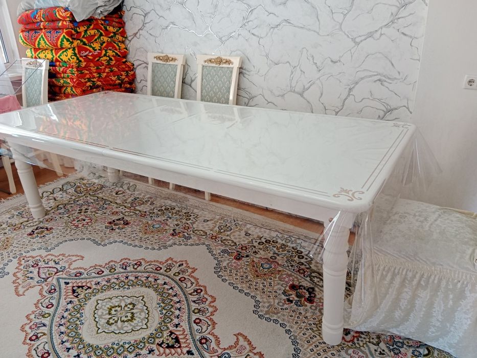 Продается стол в отличном состоянии почти новый