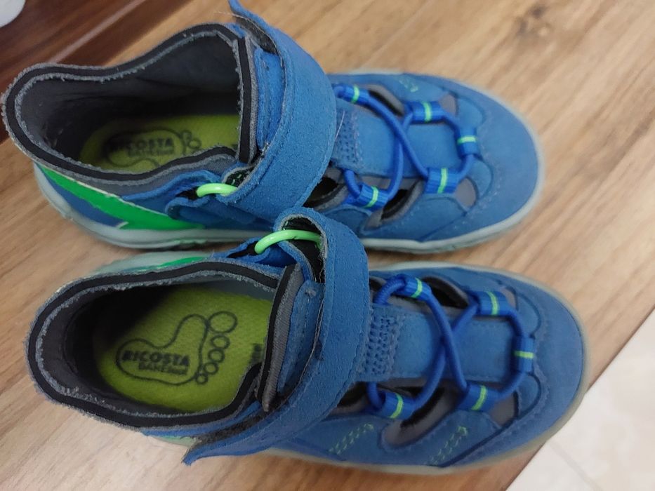 Ricosta barefoot